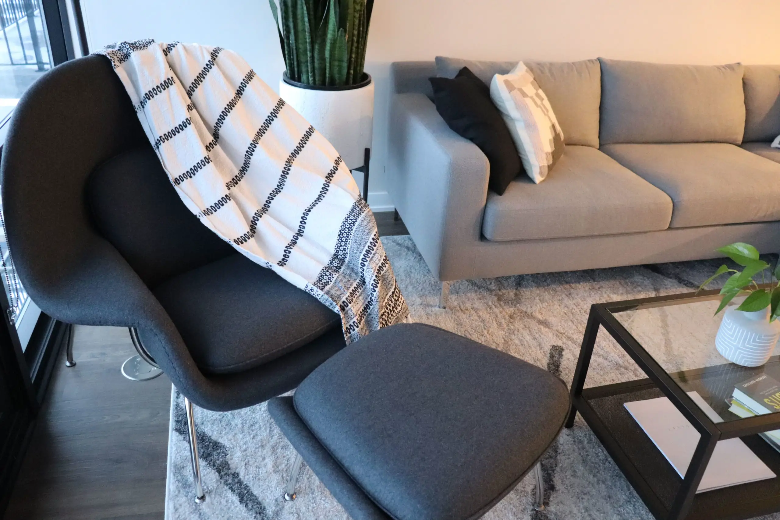 Womb-Chair-Gray-with-Throw-Blanket